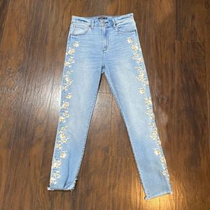 Abercrombie & Fitch High Rise Super skinny Ankle Floral Jean Size 27/4